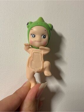 Cute green frog Sonny Angel figurine